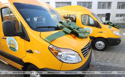 Именинская школа получила новый автобус производства ОАО «МАЗ» для подвоза детей