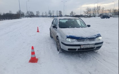 Легко ли остановить автомобиль на летней резине? Проверили сотрудники ОГАИ Кобринского РОВД