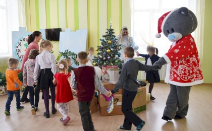 В детский дом с конфетами? Нужны ли детям-сиротам сладости под Новый год