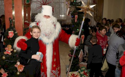 Торжественное открытие благотворительной акции «Наши дети» 16 декабря состоялось в Кобринском Дворце культуры