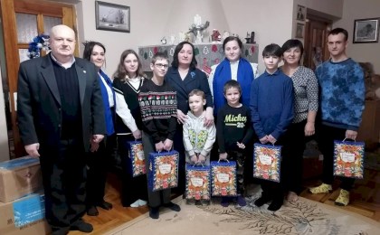 В рамках благотворительной акции «Наши дети» представители «БСЖ» посетили Кобринскую детскую деревню