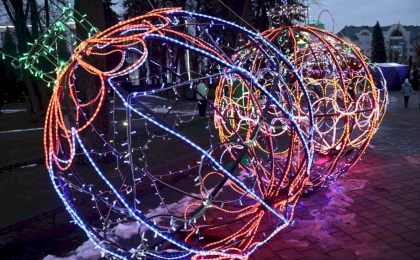 Праздник приближается. Новогодние огни любимого Кобрина. ФОТО