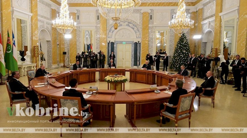Лукашенко принял участие в неформальной встрече лидеров стран СНГ