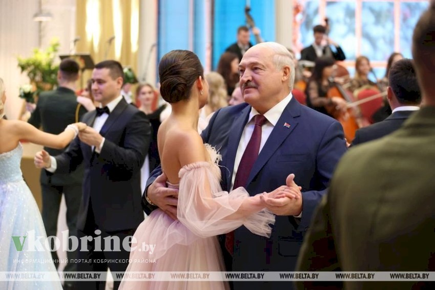 Атмосфера музыки, танца и таланта. Новогодний бал для молодежи прошел во Дворце Независимости