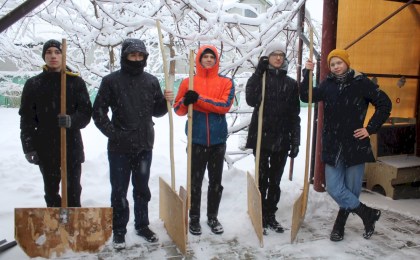 Не словом, а делом: молодёжь Кобринщины включилась в борьбу со снежной стихией