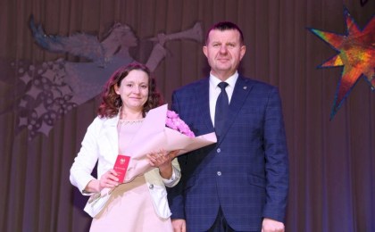 Праздничная программа «С Новым годом, с Рождеством!» в рамках благотворительной акции «От всей души» прошла в Кобринском Дворце культуры