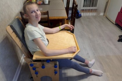 «Избежать атрофии и улучшить состояние здоровья». Яне нужно кресло с вертикализацией. Цена вопроса – 23750 рублей!