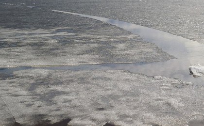 ОСВОД предупреждает об опасности выхода на непрочный лед в Брестской области