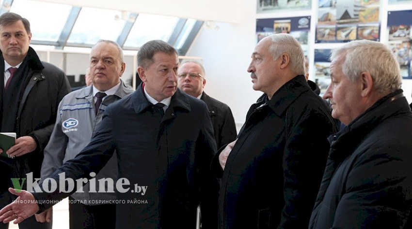 Безопасность страны, «досвидос» зарубежным кидалам и «кровь из носа» в автопроме. Итоги недели Президента