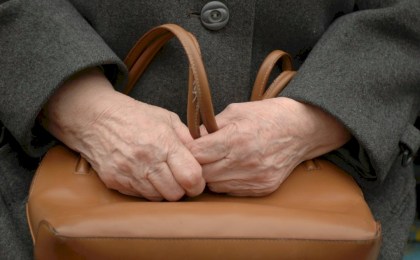Пообещал помочь сыну. В Кобрине знакомый обманул пенсионерку на 5000 рублей