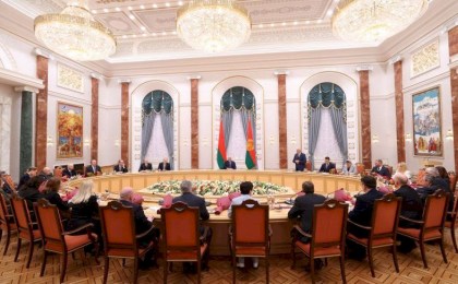 Переговоры с Путиным, «путешествие» в Антарктиду, ротация в Минздраве и научная мысль. Итоги недели Президента