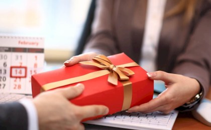 Расценивается как взятка: о подарках, которые следует исключить