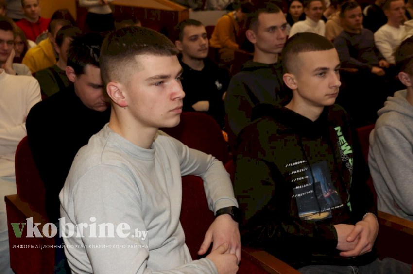Бойцы студенческого отряда «Лёд и пламя» побывали в Кобринском государственном политехническом колледже. ФОТОРЕПОРТАЖ