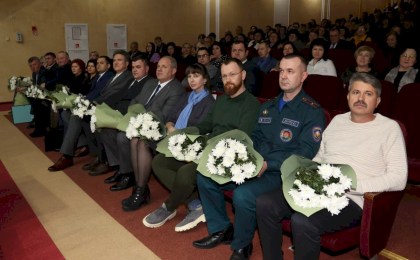 В Кобрине наградили победителей районного соревнования среди организаций и коллективов и конкурса на лучшее новогоднее оформление