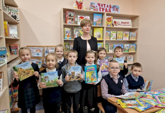 Акция «Подари книгу школьной библиотеке» прошла в начальной школе №10 г.Кобрина