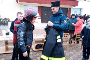 С целью предупреждения пожаров в аг. Дивин выступил представитель областного МЧС 