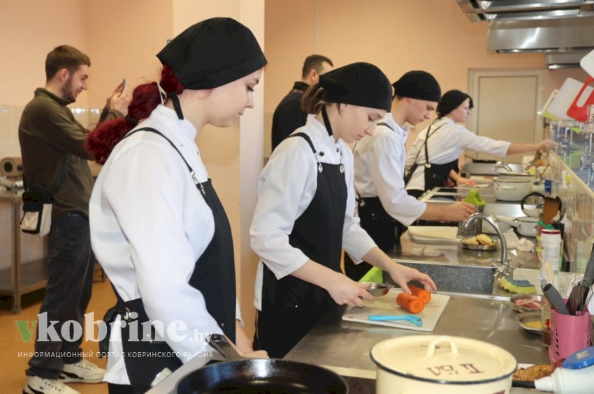 Участники проекта «Школа молодого руководителя» посетили Кобринский государственный профессиональный лицей сферы обслуживания