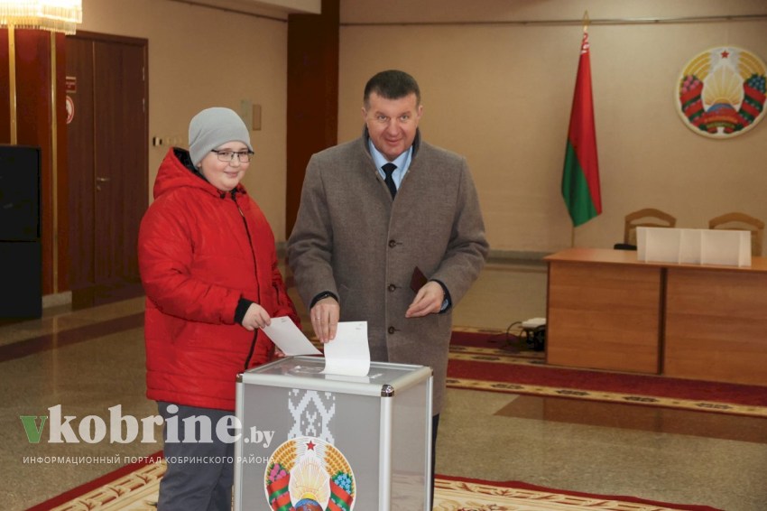 Председатель Кобринского райисполкома Александр Пачко: «Мы голосуем за будущее нашей страны».