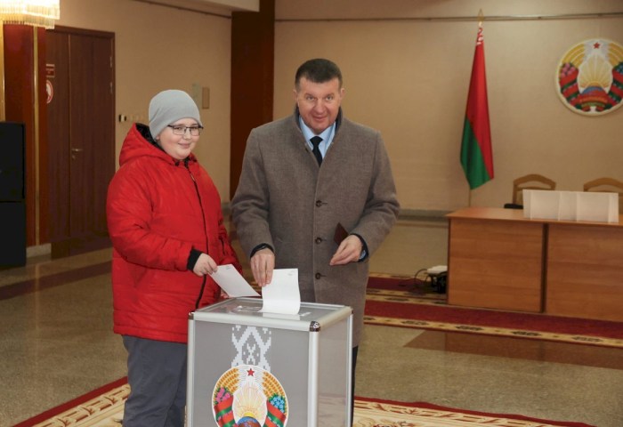 Председатель Кобринского райисполкома Александр Пачко: «Мы голосуем за будущее нашей страны».