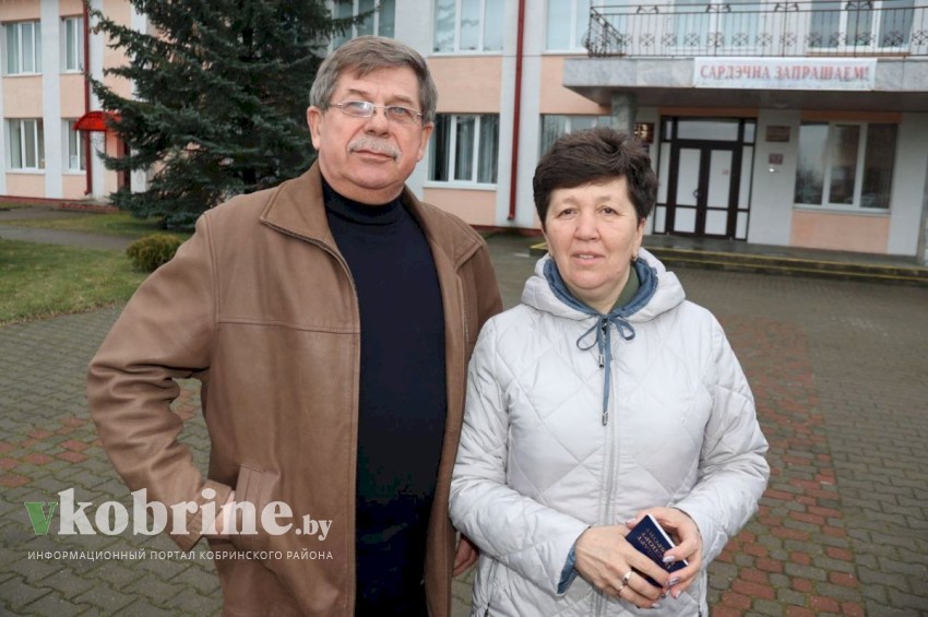 На избирательном участке N47 в агрогородке Хидры активно голосуют