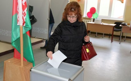 Голосование и на участках N5 в ГУО «Начальная школа N10» и N4 в ГУО «Средняя школа N9» г. Кобрина