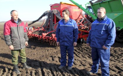Аграрии Кобринщины приступили к весеннему севу - первыми в районе посевную технику на поля вывели хлеборобы ОАО «Любань»