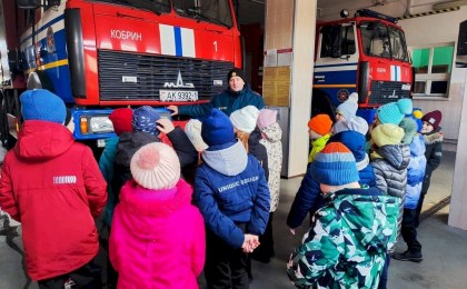 Работники Кобринского РОЧС организовали экскурсию в пожарную аварийно-спасательную часть №1 для ребят из ГУО «Гимназия г. Кобрина»