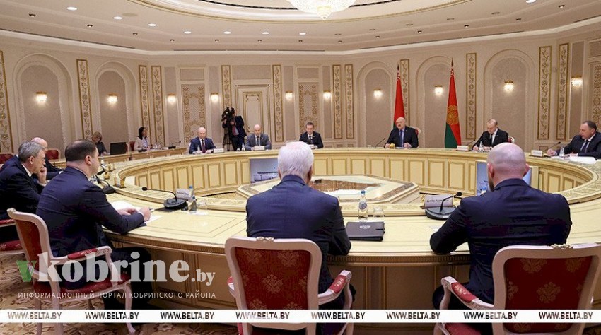 Лукашенко рассказал о контактах с Путиным в течение суток после теракта в Подмосковье