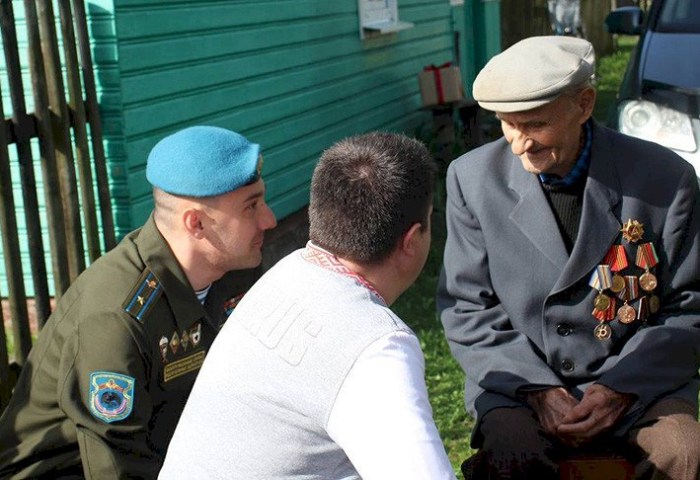 Встречи с ветеранами и песни военных лет. В Брестской области дали старт эстафете «Цветы Великой Победы»