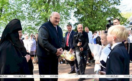 Нагрузка делегатам, «военное время» в полях, воздушная проверка и пасхальная свеча. Итоги недели Президента