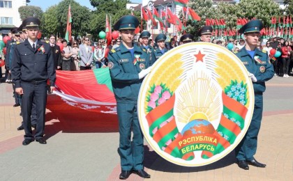 Праздничное мероприятие, посвященное Дню Государственного флага, герба и гимна Республики Беларусь «Мы грамадзяне адзінай краіны», прошло на площади Ленина