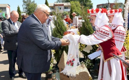 Районный этап республиканского сельскохозяйственного проекта «Властелин села» и слёт молодых семей района под эгидой ОО «БРСМ» проходит в агрогородке Буховичи