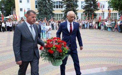 Во имя памяти и мира на земле. В Кобрине прошел митинг «Вспомним героев священной войны»