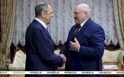 Лукашенко рассчитывает на вступление Беларуси в ШОС на саммите в Астане и благодарит Россию за поддержку