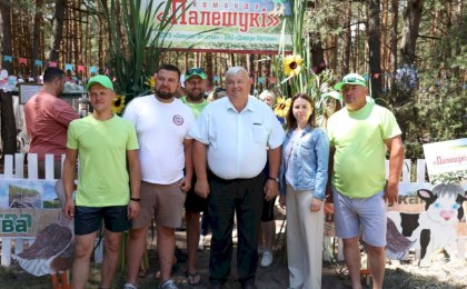 Открытие районного туристического слёта «Золотой колос» проходит на озере в Верхолесье