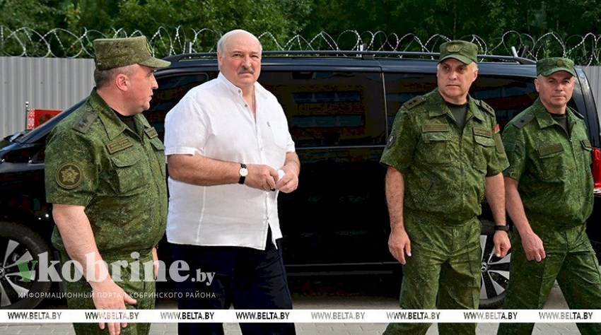Разрядка на границе, поддержка семей, гостьи из Африки и «шанхайский дух» в Витебске. Итоги недели Президента