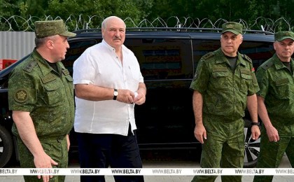 Разрядка на границе, поддержка семей, гостьи из Африки и «шанхайский дух» в Витебске. Итоги недели Президента