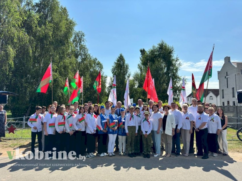 Митинг в рамках международного проекта “Марафон Победы” состоялся на ул. Торговая в Кобрине