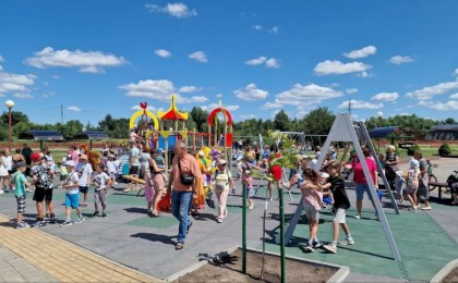 В Кобрине появилась новая детская игровая площадка