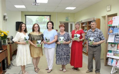 У межах святкавання Дня горада ў Кобрынскай раённай бібліятэцы адбылася прэзентацыя зборніка “Гэта наша памяць. 80-годдзю вызвалення ад нямецка-фашысцкіх захопнікаў прысвячаецца”