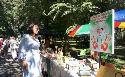 Праздничное настроение царит в городском парке им. А.В. Суворова