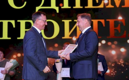 Областное торжественное мероприятие, посвященное Дню строителя, проходит в Кобринском Дворце культуры