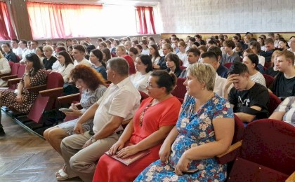 В рамках проекта «Один день с депутатом» Полина Василюк посетила УО «Кобринский государственный колледж сферы обслуживания»
