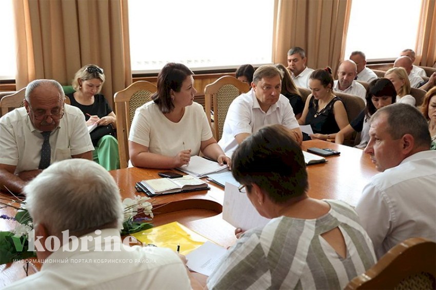 Рынок труда и вопросы патриотического воспитания сегодня обсуждают на очередной сессии районного Совета депутатов