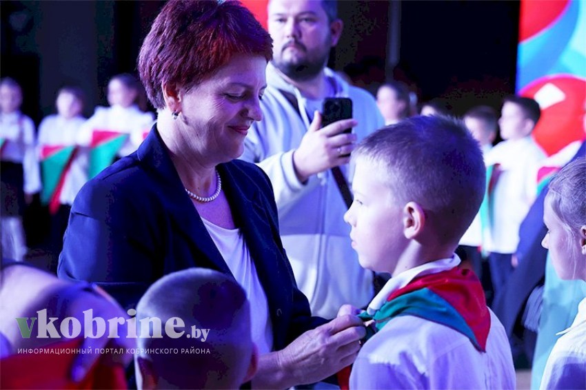 Сегодня в Кобринском Дворце культуры прошло торжественное посвящение в пионеры