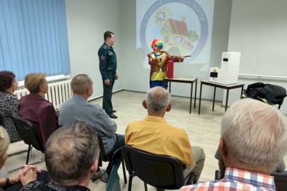 Граждане «золотого» возраста встретились с сотрудником Брестского областного управления МЧС