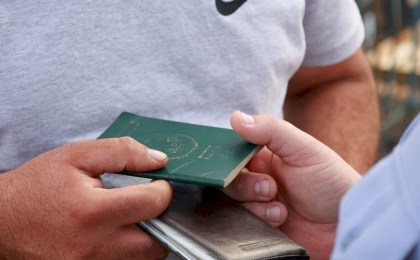 Почему могут депортировать иностранца из страны?