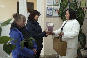 Жительниц сельской местности поздравили с Днем матери