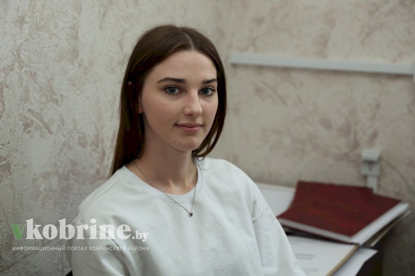 Молодой инспектор по кадрам в ОАО «Новоселковский» 