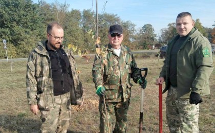 В деревне Болота восстанавливают сквер